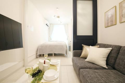 Bed, Living room, Photo of the whole room, Seating area, Bedroom