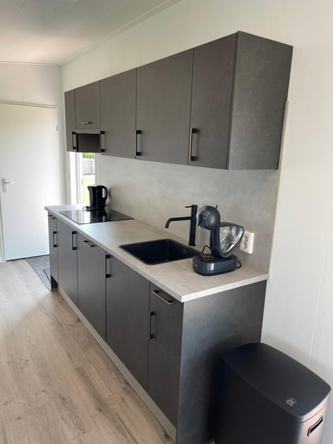 Coffee/tea facilities, Kitchen or kitchenette