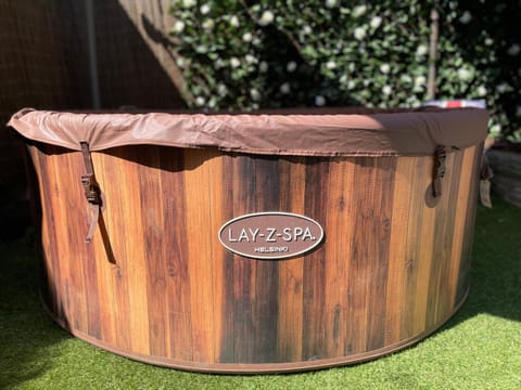 Spacious 5 Bedroom House - 2 Bath - City Centre - Free Parking House in Cardiff