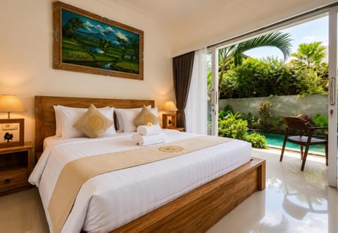 Bed, Natural landscape, Photo of the whole room, Bedroom
