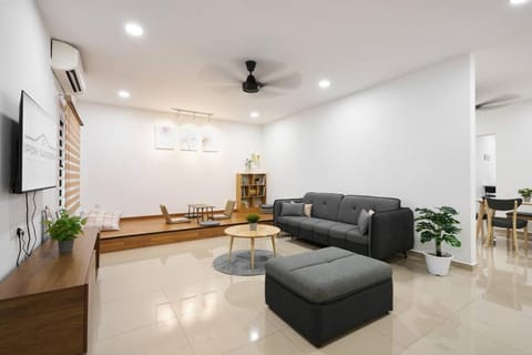 TV and multimedia, Living room, Seating area, Evening entertainment