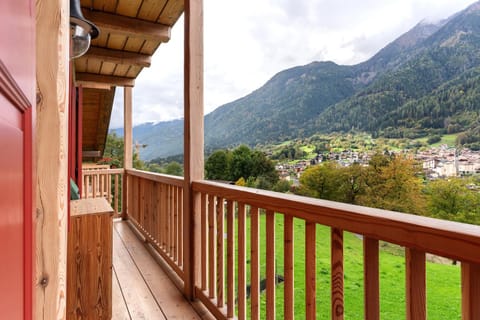 Dolomiti Deluxe - Bocenago Apartment in Province of Brescia