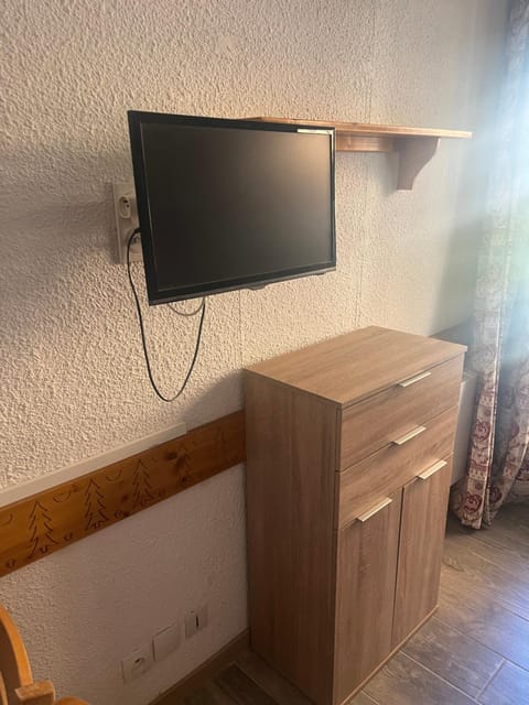 TV and multimedia, wardrobe