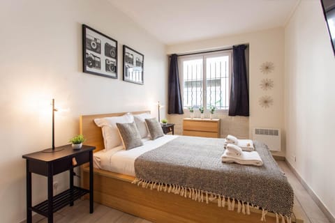 Property building, Bed, Bedroom