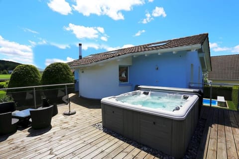 Villa with Pool - Leon's Holiday Homes House in Aargau, Switzerland