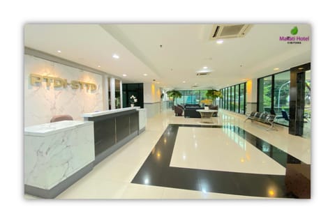 On-site shops, Living room, Lobby or reception, Seating area