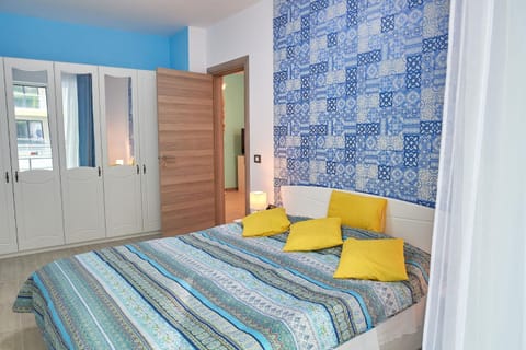 Bed, Photo of the whole room, Bedroom, wardrobe