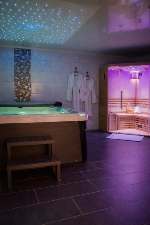 Hot Tub, Spa and wellness centre/facilities