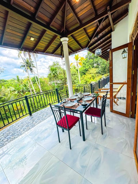 Patio, Day, Garden, View (from property/room), Balcony/Terrace, Seating area, Dining area, Garden view