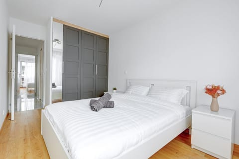 Bed, Photo of the whole room, Bedroom, towels, wardrobe