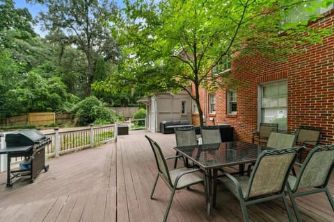 Patio, Day, BBQ facilities, Garden, Garden, View (from property/room), Balcony/Terrace, Seating area, Garden view