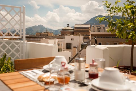 Balcony/Terrace, City view, Internal: Not applicable to any particular room