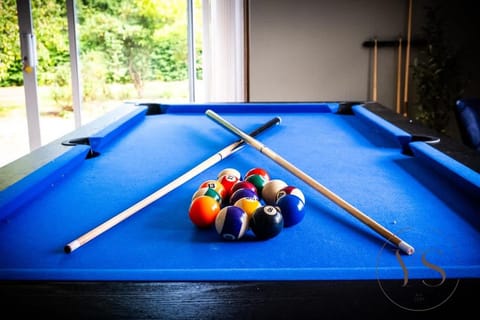 Spacious 6BR Villa in 32 Le More Birmingham with 7 Beds and Free Onsite Parking House in The Royal Town of Sutton Coldfield