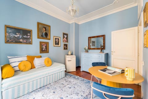 Living room, Photo of the whole room, Bedroom