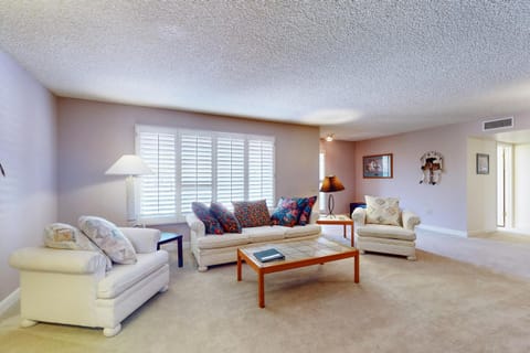 Long-Term Stay in Sun City! Lovely Home with Patio House in Sun City