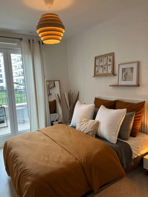 Modern apartment with terrace Apartment in Île-de-France