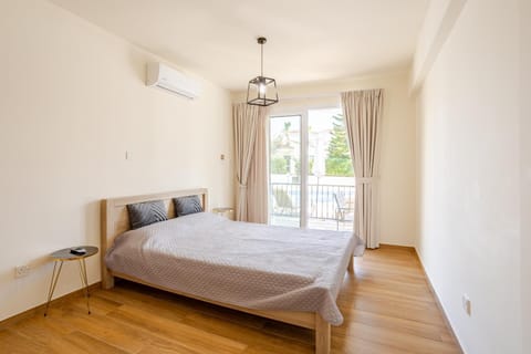 Bed, Bedroom, air conditioner