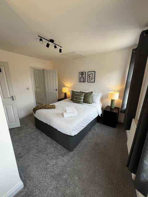 Central Chic 3 bed, Great Location Apartment in Winchester