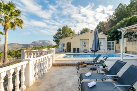 Day, Natural landscape, Mountain view, Pool view, Swimming pool, sunbed