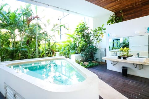 Natural landscape, Garden, Hot Tub, Swimming pool