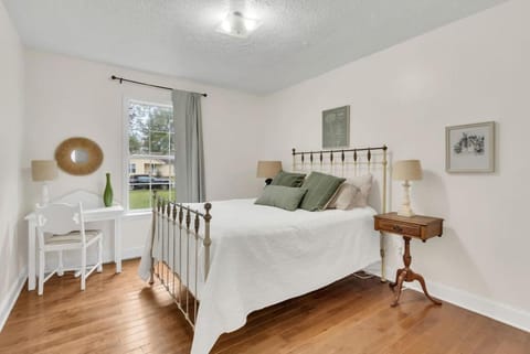 Whispering Cottage 3 BRD 2 BA Grill Fire pit House in Tennessee