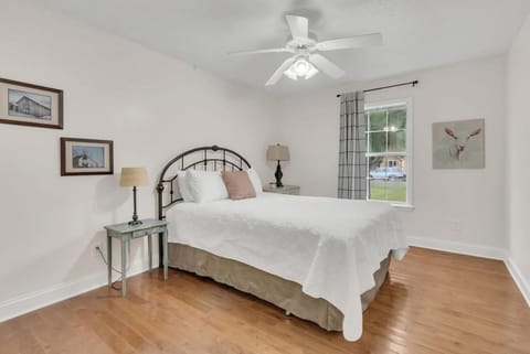 Whispering Cottage 3 BRD 2 BA Grill Fire pit House in Tennessee