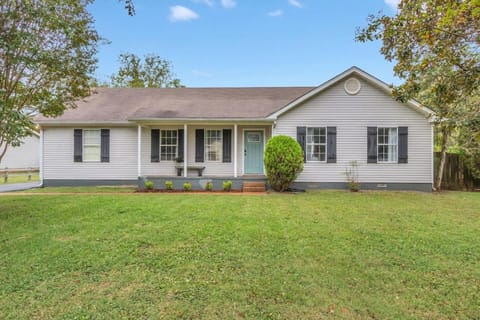 Whispering Cottage 3 BRD 2 BA Grill Fire pit House in Tennessee