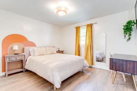 Boho Boro 1 bath 2 bed 3 min to MTSU House in Murfreesboro