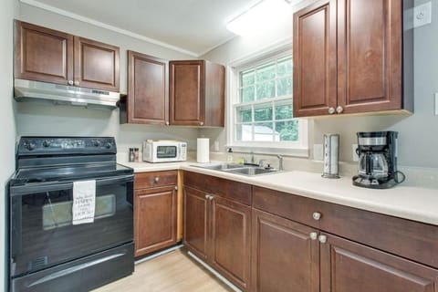 Sunset Stay Pet Friendly 2bed 1 bath House in Murfreesboro