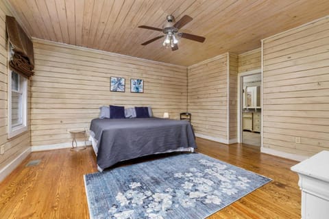 The Wagon Wheel Cabin Hot Tub Sleeps 10 Spacious Cabin in Alabama