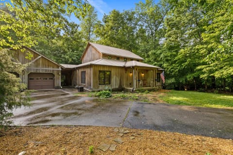 The Wagon Wheel Cabin Hot Tub Sleeps 10 Spacious Cabin in Alabama