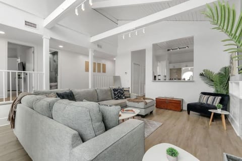 Luxury Oakland Park Oasis House in Wilton Manors