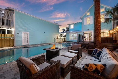 Seating area, Swimming pool, fireplace