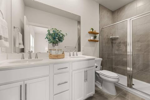 Shower, Toilet, Bathroom, towels