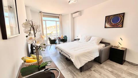 Bed, Living room, Photo of the whole room