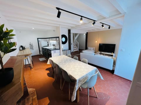 Spacieuse Maison de Village - Baby-foot & Fléchettes House in Centre-Val de Loire