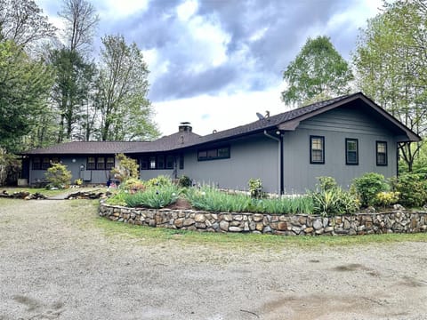 Smokey Vista Lodge House in Tennessee