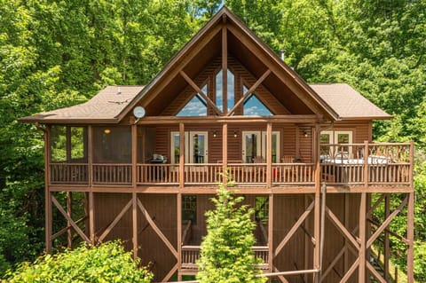 Property building, Spring, Day, Hot Tub, Balcony/Terrace, Mountain view