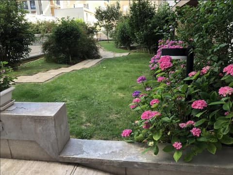 Appartement 2 chambre proche du métro convention Apartment in Paris