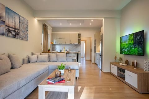 TV and multimedia, Kitchen or kitchenette, Seating area