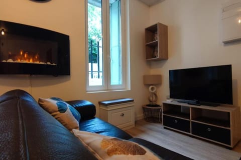 Living room, Seating area, Evening entertainment