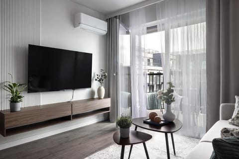 Communal lounge/ TV room, TV and multimedia, Living room, Seating area, Evening entertainment, air conditioner