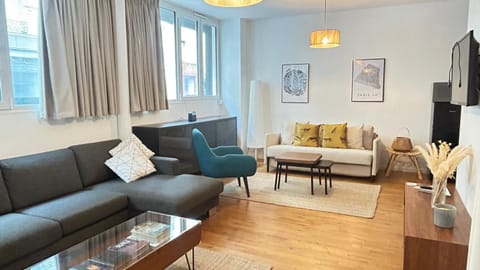 Communal lounge/ TV room, TV and multimedia, Seating area