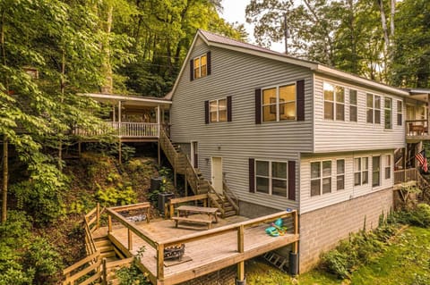 Alarka Creek Oasis House in Swain County