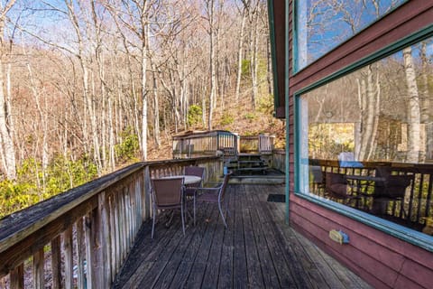 Black Forest Cottage House in Stecoah