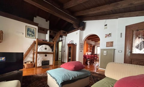 Communal lounge/ TV room