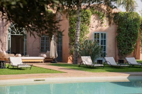 Property building, Patio, Day, Garden, Garden view, Pool view, Swimming pool, sunbed