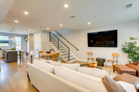 Hot Tub and Mtn-View Rooftop Deck Golden Home House in Golden