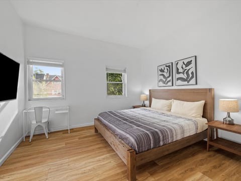 Bloomfield, Shadyside !B Spacious and Bright Private Bedroom with Shared Bathroom Vacation rental in Shadyside