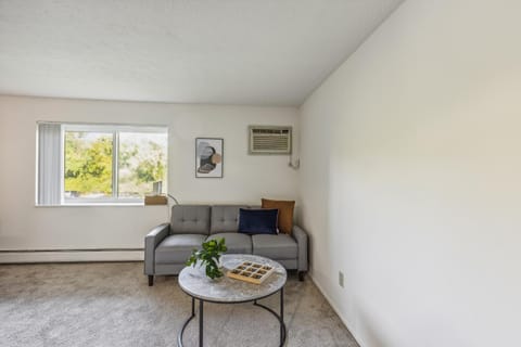 Scenic towers 3012 I Cozy & Comfy I Free Parking Apartment in Parma